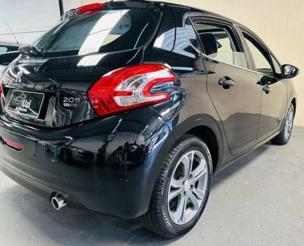 Peugeot 208 Griffe 1.6 flex 2015 Teto Panorâmico Completo - Image 16