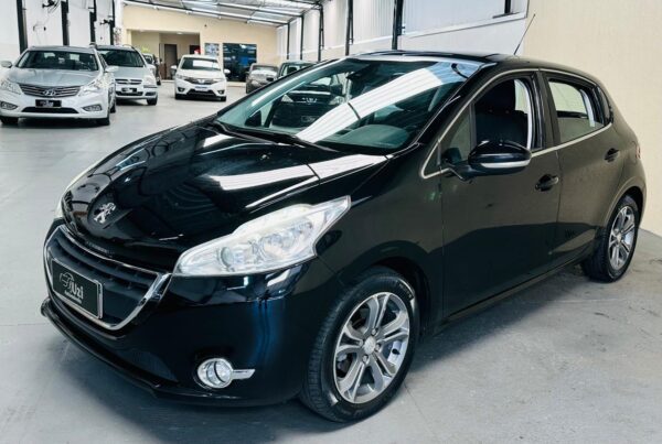 Peugeot 208 Griffe 1.6 flex 2015 Teto Panorâmico Completo - Image 4