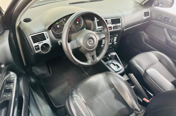 Vw Bora 2.0 2011 Automático apenas 139.000 km - Image 7