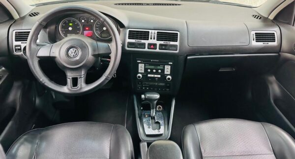 Vw Bora 2.0 2011 Automático apenas 139.000 km - Image 8