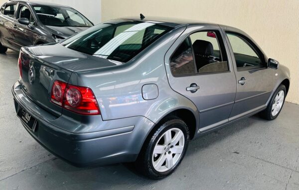Vw Bora 2.0 2011 Automático apenas 139.000 km - Image 12