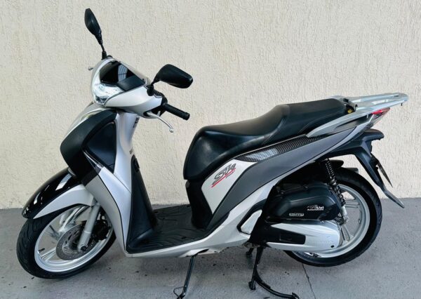 Honda Sh 150 I 2017 muito conservada - Image 13