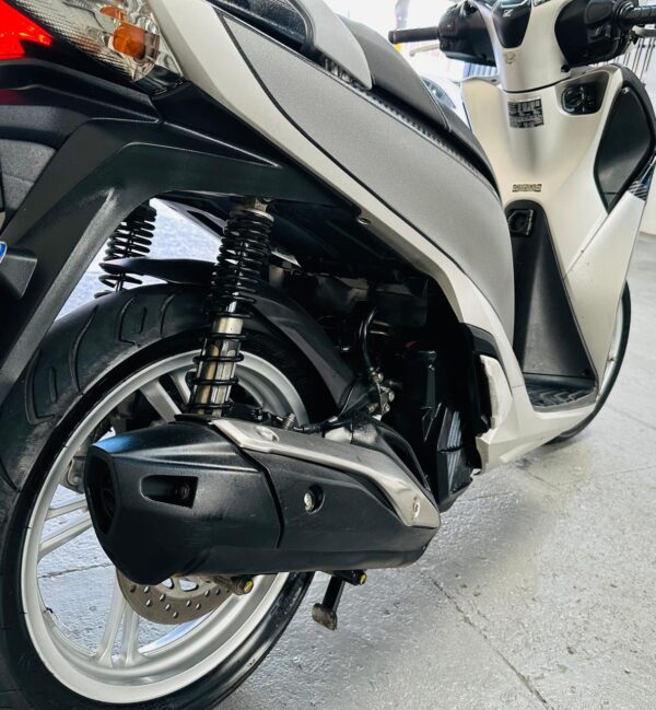 Honda Sh 150 I 2017 muito conservada - Image 9