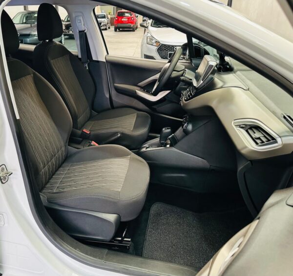 Peugeot 2008 Allure 1.6 2022 Automática com apenas 49.000 km - Image 8
