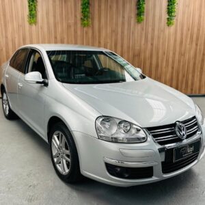 Volkswagen Jetta 2.5 170cv Tiptronic 2009 Completo Automático
